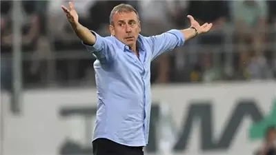 تقارير: الأهلي فاوض مدرب طرابزون التركي السابق لخلافة ريبيرو 