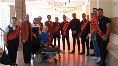 طلاب من أجل مصر بجامعة بورسعيد يشاركون زملاءهم فرحة انطلاق العام الجامعي| صور 