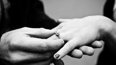 هل يجوز للزوج منع زوجته من زيارة أهلها أو للخطيب التحكم في خطيبته؟.. أمين الفتوى يوضح