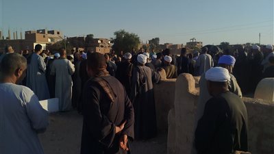 سقط وسط طلابه.. تشييع جثمان مدير مدرسة توفي بأزمة قلبية خلال عمله بقنا 