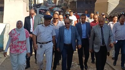 محافظ بورسعيد عن القمامة بمحيط المدارس: شلناها وهنشيلها كل يوم