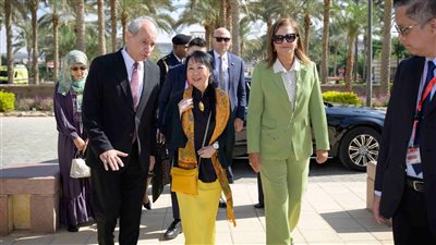 سيدة سنغافورة الأولى تزور حرم الجامعة الأمريكية بالقاهرة الجديدة