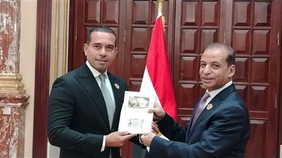 النائب محمد زكي يتسلم كارنيه عضوية مجلس الشيوخ