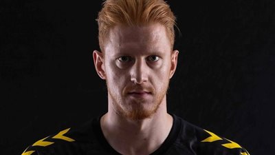 البولندي توماش جيبالا يصل القاهرة تمهيدًا للانضمام إلى يد الأهلي