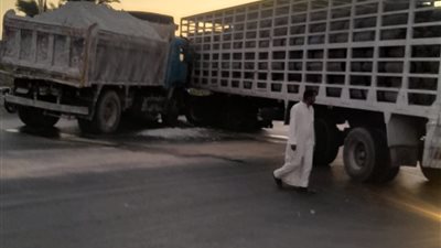 إحداهما محملة بأسطوانات بوتاجاز.. تصادم سيارتين تريلا على محور الشهيد باسم فكري بقنا