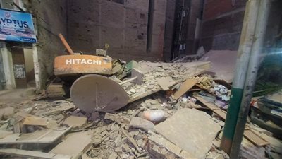 إخلاء 6 أسر بسبب انهيار جزئي داخل عقار من 3 طوابق بالخليفة