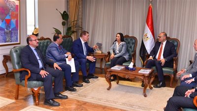 بعد فقدانها رضيعتها.. العمل: تعويض عاملة شركة نايل لينين للنسيج بالإسكندرية