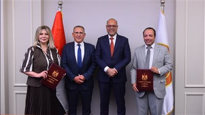 العمل واتحاد الغرف السياحية يوقعان بروتوكول تعاون لتنمية المهارات ورفع كفاءة السائقين