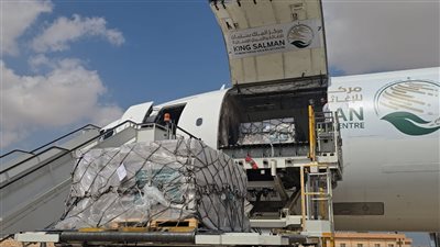 وصول الطائرة السعودية الـ 65 إلى مطار العريش لإغاثة الشعب الفلسطيني في غزة 