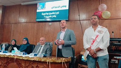 بلافتة هي الدنيا إيه غير إعلاميين وشوية بشر عاديين.. إعلام المنوفية تحتفل بطلابها الجدد | صور 