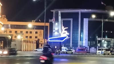 اندلاع حريق في سيارة داخل جراج ديوان عام محافظة السويس الجديد 