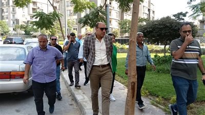 رئيس جهاز مدينة العبور يجتمع مع شركات الزراعة والنظافة لمتابعة مستوى الخدمات