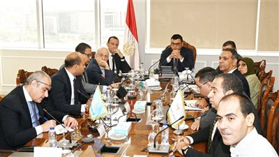 وزير الإسكان يتابع موقف مشروعات مارينا وحديقة الأزبكية وأسوان الجديدة