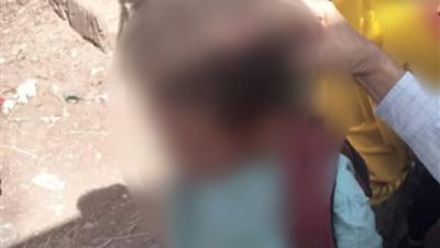 ملابسه ملطخة بالدماء│ إصابة تلميذ داخل مدرسة ابتدائي في قنا.. ومصدر بالتعليم يكشف التفاصيل