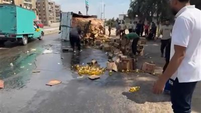 زيت التموين غرق الأسفلت.. انقلاب سيارة نصف نقل على طريق المحلة – المنصورة الدائري