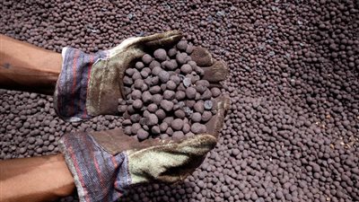 بعد فرض رسوم على واردات خام البيلت.. عضو بالصناعات المعدنية يوضح تأثير القرار على الأسواق