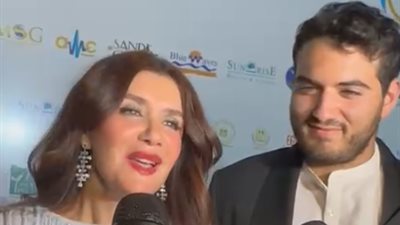 غادة عادل: فخورة بتكريمي في مهرجان الغردقة.. وعبد الله ابني دايمًا جنبي ومش بيسيبني