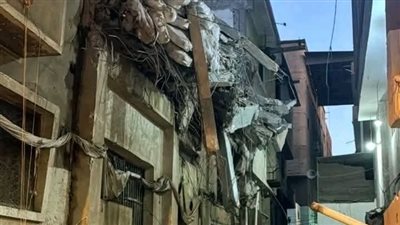 المكان بقى كوم تراب.. مصرع شخصين وإصابة 27 آخرين في انهيار مصنع بالمحلة بسبب حريق