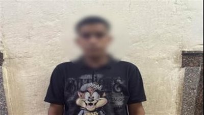 القبض على شاب ظهر عاريًا وهدد المارة في المنيب