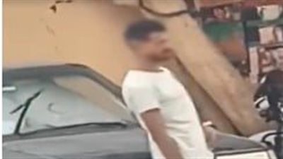 التحقيق مع شخص في حالة عدم اتزان بسبب تعاطي المخدرات بالطالبية