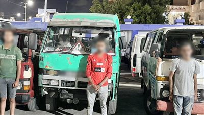 القبض على 4 عاطلين لاتهامهم بقيادة سيارات ميكروباص دون لوحات في الإسكندرية