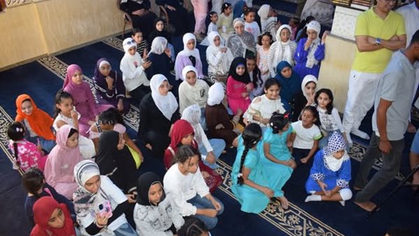 تكريم أكثر من 300