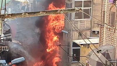 اندلاع حريق في عمارة سكنية خشبية ببورسعيد.. والحماية المدنية تتدخل للسيطرة