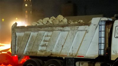 رفع 3000 طن مخلفات هدم وبناء من شارع ريحان بحي الهرم