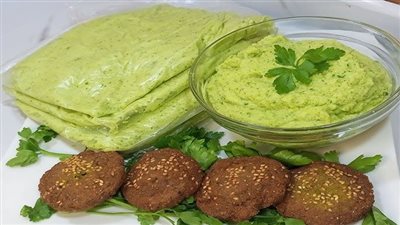 طريقة عجينة الطعمية في الخلاط.. نوع الخضرة بيفرق بالطعم