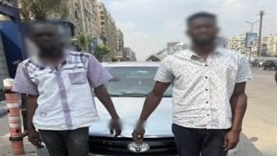 القبض على أجنبيين بتهمة كسر زجاج سيارة وسرقة مبلغ مالي بمدينة نصر