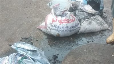 تسببت في انسداد الشبكة.. رئيس مياه القناة: استخراج أجولة رمال من بالوعات الصرف الصحي بالإسماعيلية