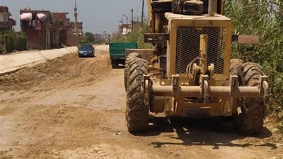 استعدادا للأمطار.. مسح وتمهيد طبانات الطرق بمراكز محافظة البحيرة