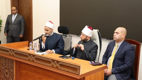  وزير الأوقاف يجتمع