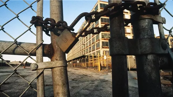 غلق المصانع المتعثرة