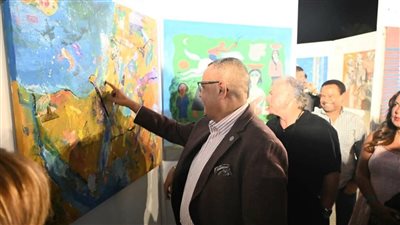 محافظ جنوب سيناء يشارك في فعاليات ختام آرت شارم بمشاركة 54 فنانًا من 20 دولة