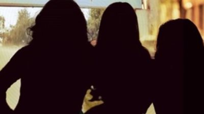 خليجي يتعرض للسرقة على يد 3 سيدات بعد سهرة حمراء داخل شقته