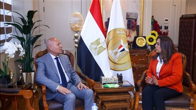 وزيرة التنمية المحلية ومحافظ القاهرة يبحثان استكمال مشروعات التطوير وتحسين الخدمات للمواطنين