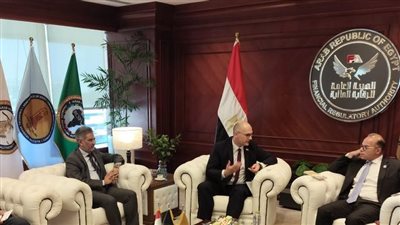 رئيس هيئة الرقابة المالية يبحث مع سفير بيلاروسيا تعزيز التعاون المشترك 