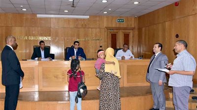 نائب محافظ الأقصر يستعرض 39 طلبًا وشكوى في اللقاء الأسبوعي المفتوح مع المواطنين