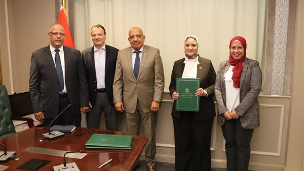 خلال التوقيع