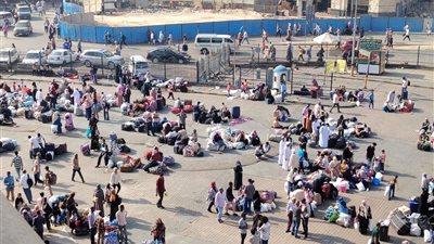 توافد السودانيين بمحطة رمسيس استعدادًا لانطلاق قطار العودة الطوعية لبلادهم│ صور