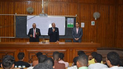 نائب رئيس جامعة الأزهر للوجه القبلي يتابع انتظام الدراسة بكلية الشريعة والقانون بأسيوط