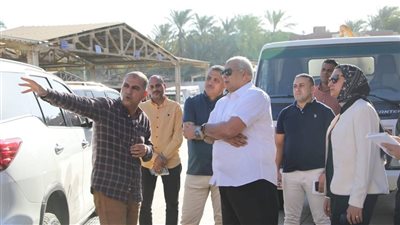 محافظ الوادي الجديد يتفقد الوحدة الاقتصادية المركزية للمعدات الثقيلة