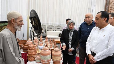 مدبولي يؤكد حرص الدولة على تشجيع الصناعات والحرف اليدوية وتعزيز فرص الترويج لها 