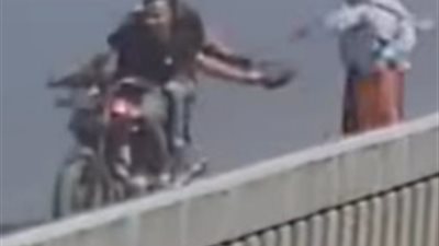 الأمن يفحص واقعة سرقة حقيبة سيدة على يد راكبي دراجة نارية أعلى الدائري