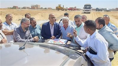 مساعد نائب رئيس المجتمعات العمرانية يتابع مشروعات المرافق.. ويوجّه بسرعة استكمال الأعمال والتقنين في العبور الجديدة