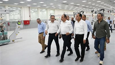 رئيس الوزراء يتفقد مصنع غزل 2 الجديد بشركة مصر شبين الكوم للغزل والنسيج.. ويتابع تجارب بدء التشغيل