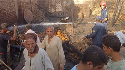 السيطرة على حريق في 5 أحواش ماشية بسوهاج دون إصابات بشرية| صور