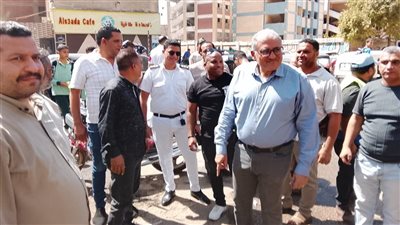 استجابة لشكاوى المواطنين.. رئيس حي السلام أول يقود حملات موسعة لإزالة الإشغالات بملف العبد | صور