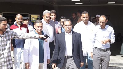 نائب محافظ قنا يطمئن على مصابي حادث الطريق الصحراوي الغربي بمستشفى نجع حمادي 